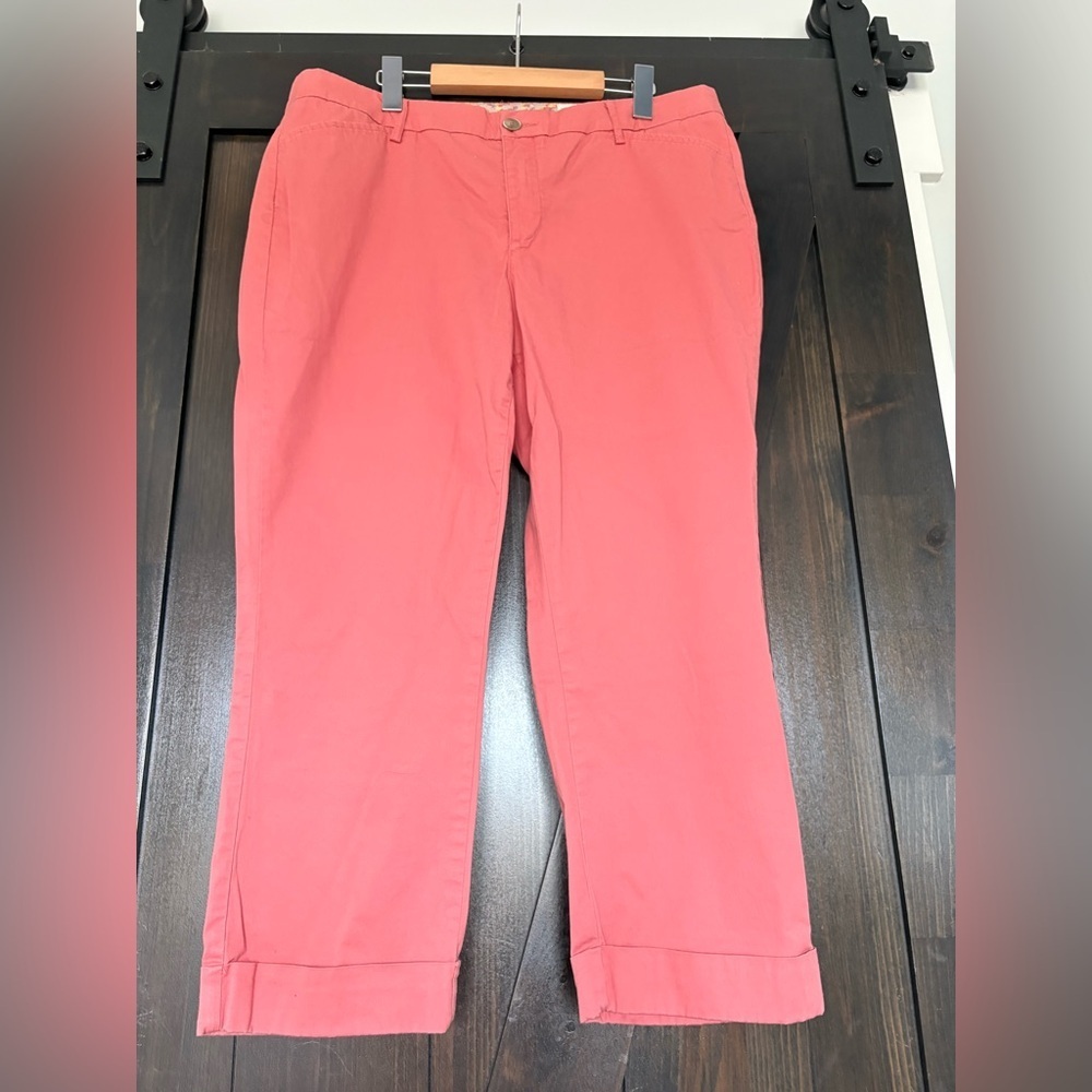 Le Chateau Coral Chino Capris